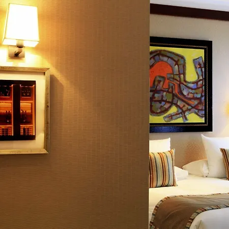 Hotell Folkestone Opera 3*