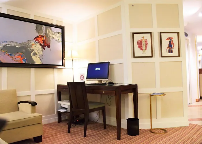 فندق Folkestone Opera 3*